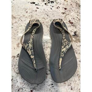 Crocs Serena Sexi Leopard Print Flip Flops Thong Gray Women’s Size 6 Preowned